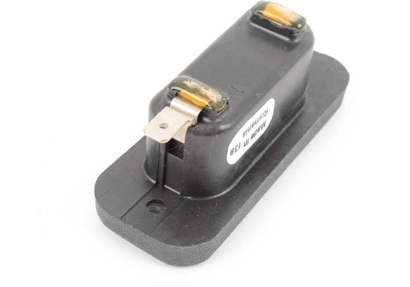 Luz de matrícula OEM 63261366587 para BMW E21. Original BMW.