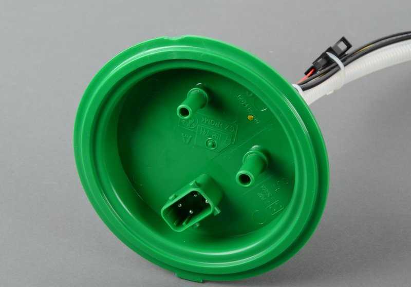 Bomba de combustible con aforador derecho OEM 16117194000 para BMW Serie 7 E65, E66. Pieza original BMW.