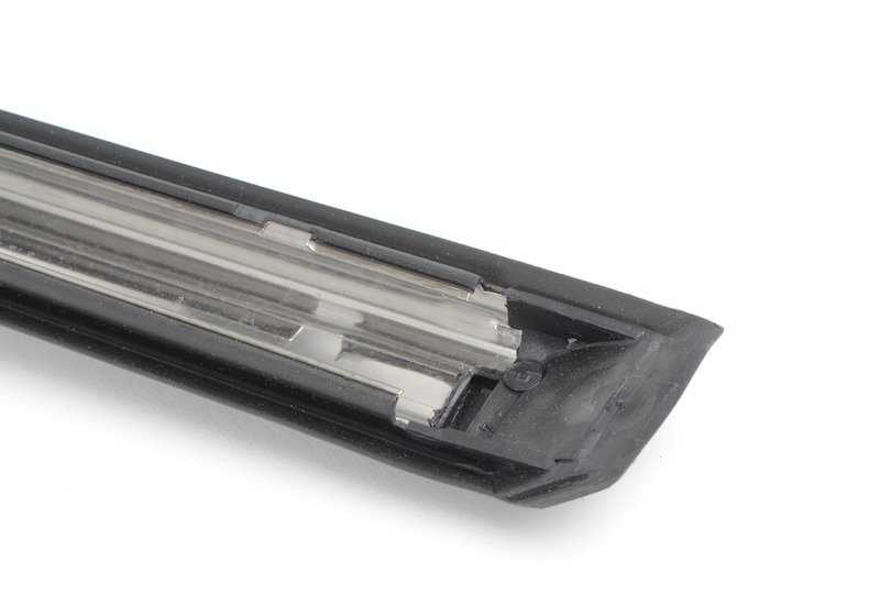 Moldura embellecedora puerta delantera izquierda OEM 51131952893 para BMW E30. Original BMW.