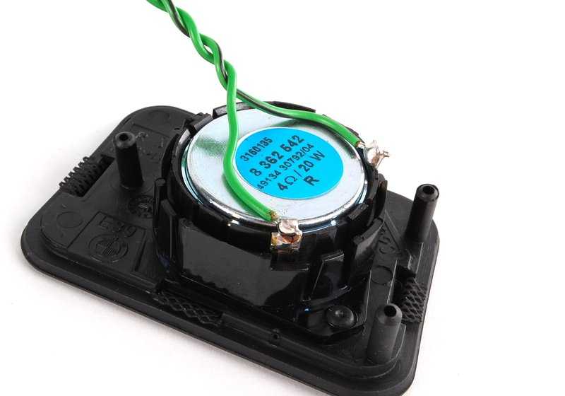 Altavoz de rango medio derecho OEM 65138362542 para BMW Serie 5 E39. Original BMW.