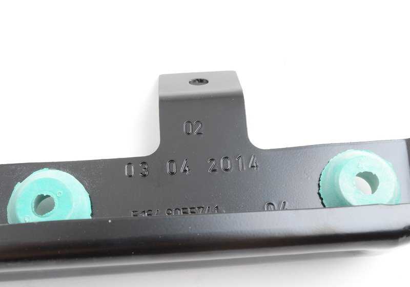Soporte inferior izquierdo radiador adicional OEM 51648055741 para BMW F80, F82, F83 M3 y M4. Original BMW.
