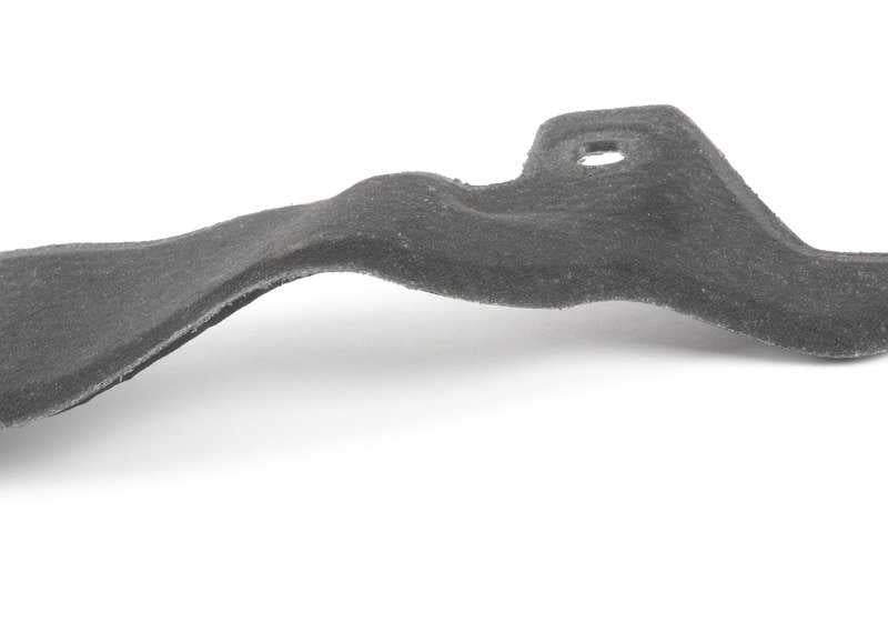 Soporte inferior del paragolpes delantero OEM 51118054310 para BMW F80, F82, F83, F87. Original BMW.