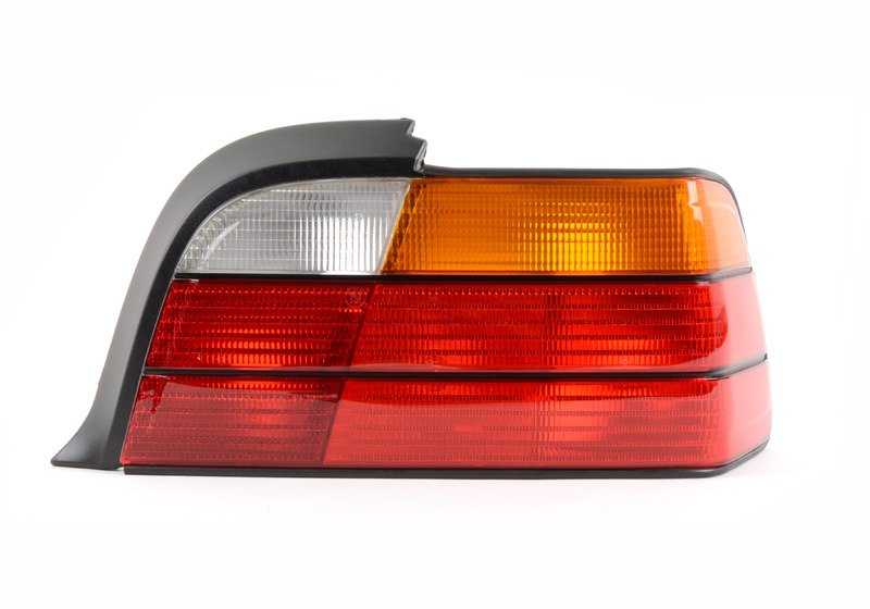Piloto trasero derecho con antiniebla OEM 63218353286 para BMW E36 (Sedán, Coupé, Compact, Touring). Original BMW.