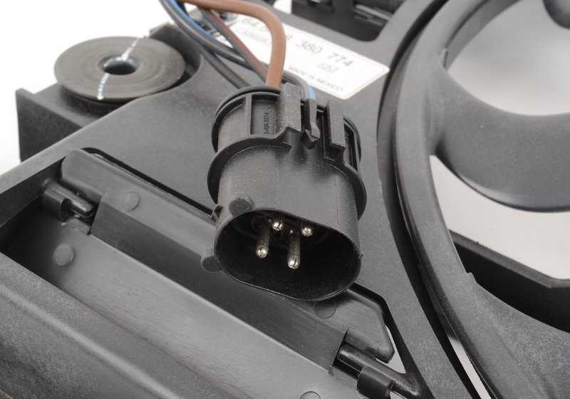 Ventilador adicional OEM 64548380774 para BMW Serie 7 E38 {725tds, 728i} con motor M51 o M52. Compatible con versiones automáticas y manuales. Original BMW.