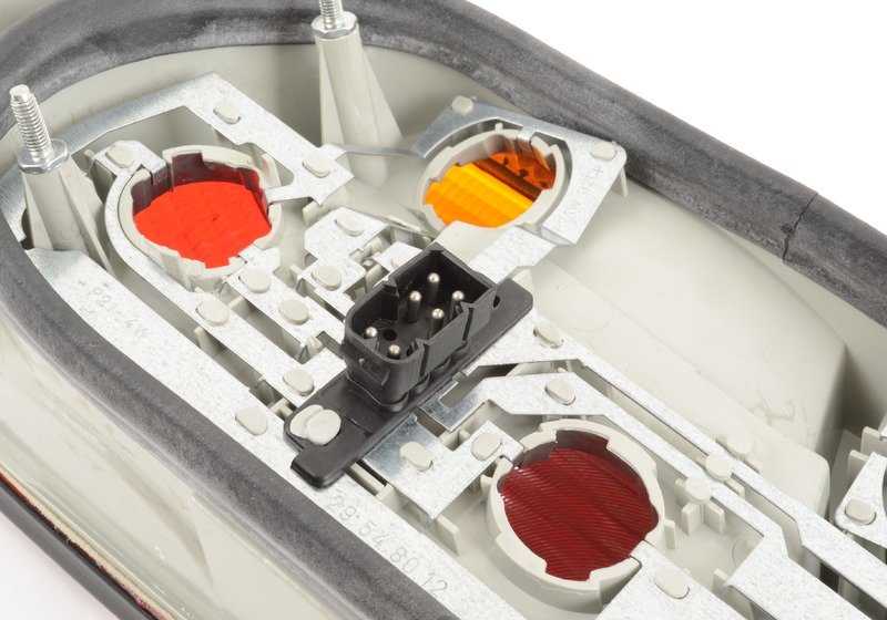 Piloto trasero derecho OEM 63218353274 para BMW Serie 3 E36 (11/1990 - 09/1999). Original BMW.