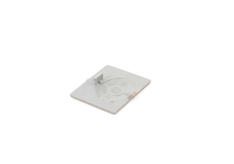Tapón embellecedor OEM 51168149601 para BMW E34 518i, 520i, 525i (modelos compatibles con motores M43, M40, M50). Pieza original BMW. Ideal para la tapa de la carrocería en maletero.