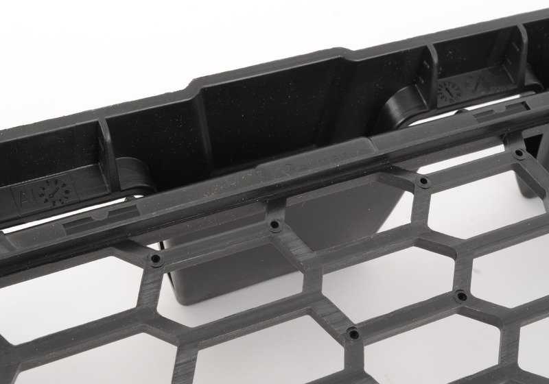 Toma de aire central OEM 51118068124 para BMW F30 y F31 (316d con motores N47, N13, N20, B47). Pieza original BMW.