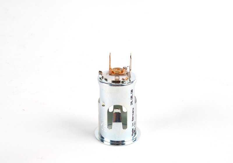 Toma de mechero OEM 61341367690 para BMW E30, E36, E28, E34, E24, E23, E32, Z1. Recambio original BMW.