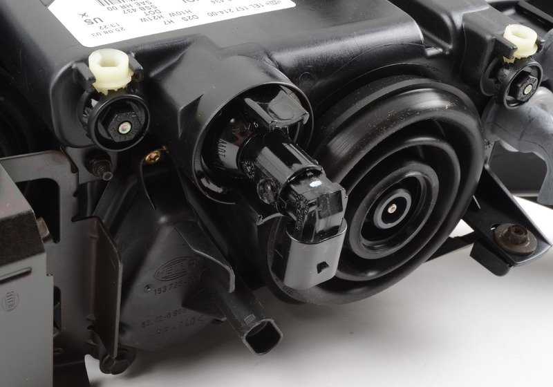 Faro derecho Xenon OEM 63126912434 para BMW Serie 5 E39 (modelos: 525i, 528i) con motores M52/M54 y cambio manual o automático. Original BMW.