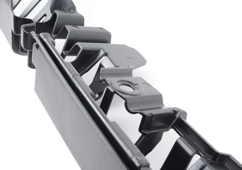 Guía centro trasera OEM 51127256922 para BMW Serie 3 F30, F30 LCI (2011–2018). Original BMW.