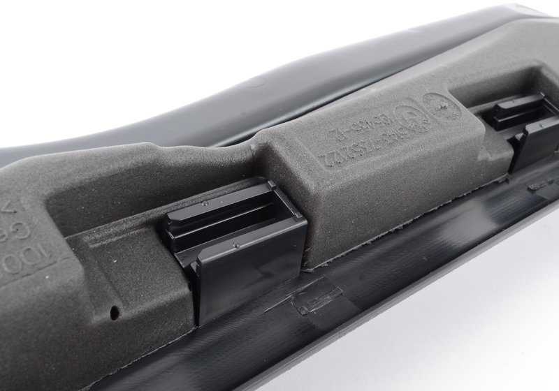 Moldura interior entrada puerta trasera izquierda OEM 51477358047 para BMW F10, F11. Original BMW.
