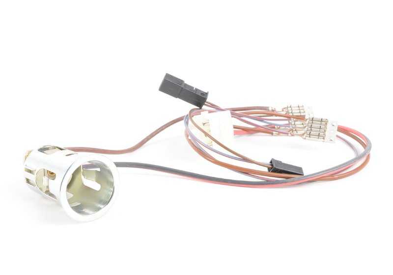 Toma de mechero OEM 61348352287 para BMW E38 725tds, 728i {todos los modelos compatibles}. Recambio original BMW.