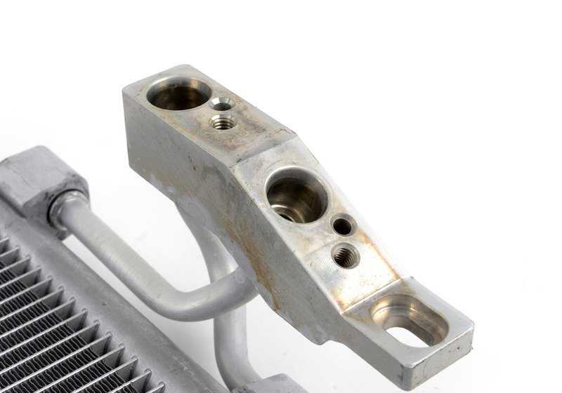 Condensador aire acondicionado OEM 64539216143 para BMW F25 y F26. Recambio original BMW.