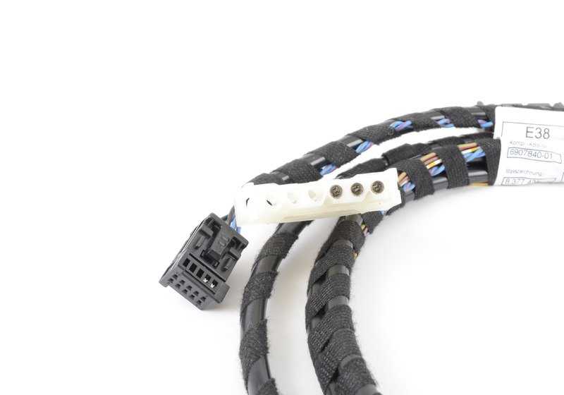 Cable de conexión para navegador OEM 61126907840 para BMW E38. Compatible con sistemas MKIII/BITII. Original BMW.