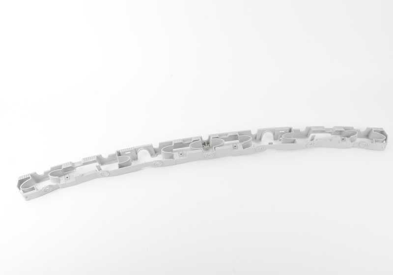 Soporte central paragolpes trasero OEM 51123414404 para BMW X3 E83 (modelos: 1.8d, 2.0d, 2.0i). Original BMW. Compatible con versiones diésel y gasolina con tracción total y cambio manual.