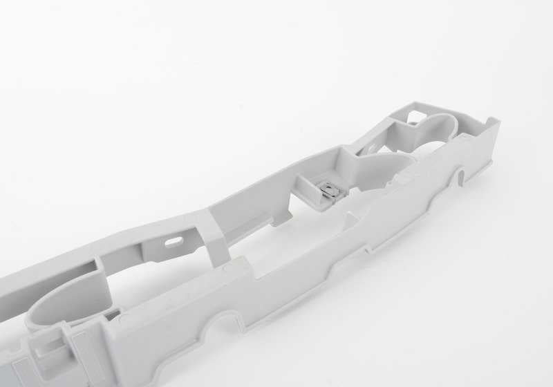 Soporte central paragolpes trasero OEM 51123414404 para BMW X3 E83 (modelos: 1.8d, 2.0d, 2.0i). Original BMW. Compatible con versiones diésel y gasolina con tracción total y cambio manual.