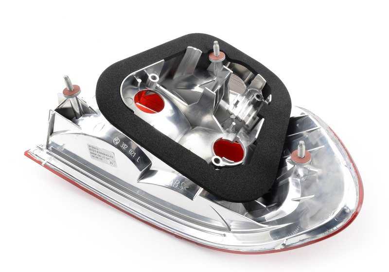 Piloto traseiro esquerdo branco OEM 63218384843 para BMW 3 E46 Series {318CI BP71, BP72, BP81, BP82, BW71, BW72, BW81, BW82, BY71, BY72}. BMW original.