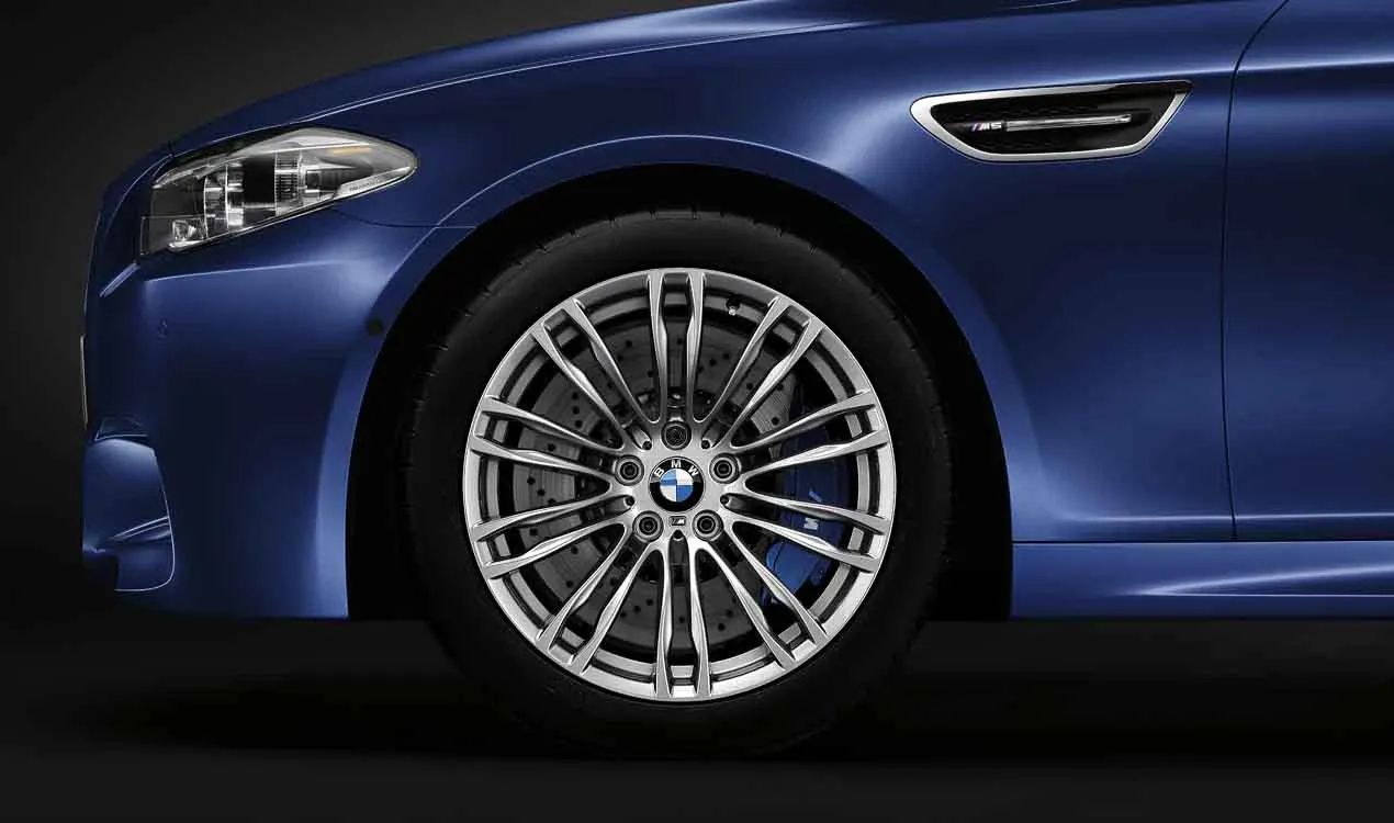 Llanta delantera de aluminio M 345 radios dobles OEM 36112284250 para BMW Serie 5 F10, M5... y más. Original BMW.