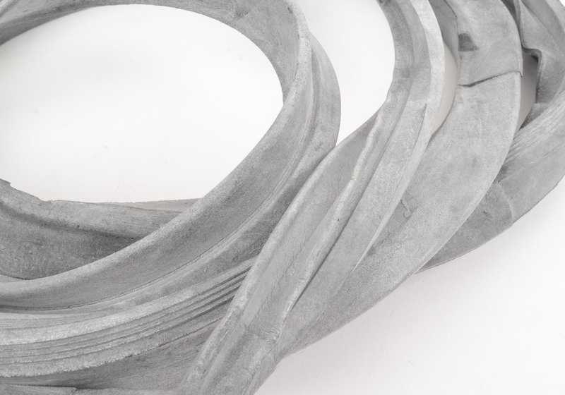 Burlete / Junta puerta delantera izquierda OEM 51211816707 para BMW E12 (modelos 518, 518i). Original BMW.