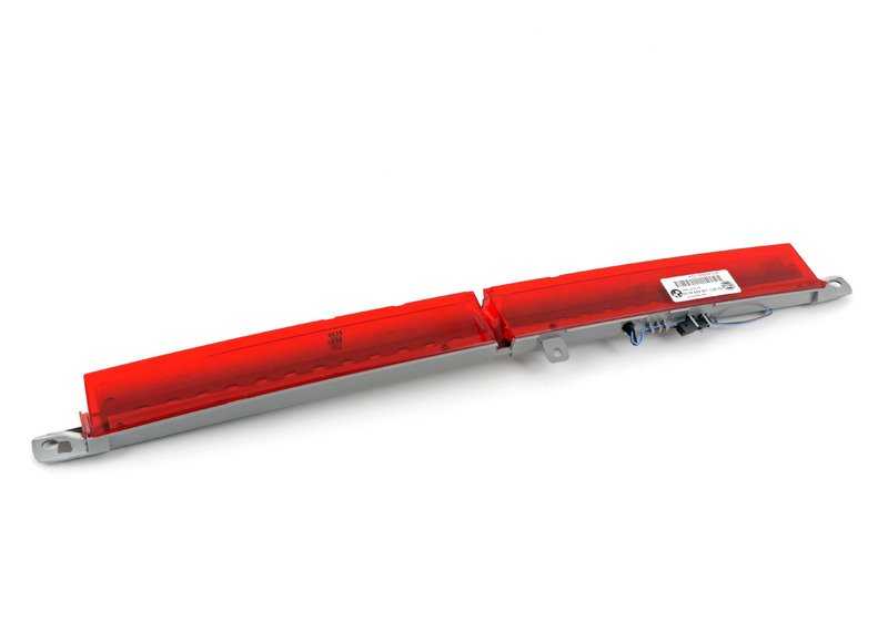 Tercer piloto de freno OEM 63257145669 para BMW Serie 3 E91 (316d, 316i, 318d) modelos fabricados entre 2008 y 2012. Compatible con versiones manuales y automáticas. Original BMW.