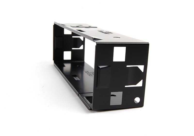 Marco soporte radio OEM 65121375737 para BMW E30, E36, E28, E34, E24, E23, E31. Compatible con sistemas de sonido originales y radios BMW. Original BMW.