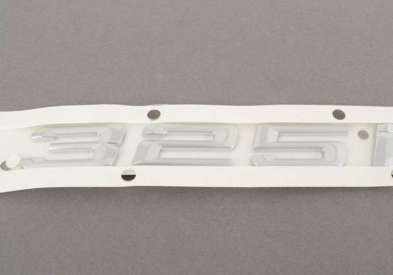 Emblema trasero adhesivo OEM 51147157556 para BMW E90, E91. Original BMW.