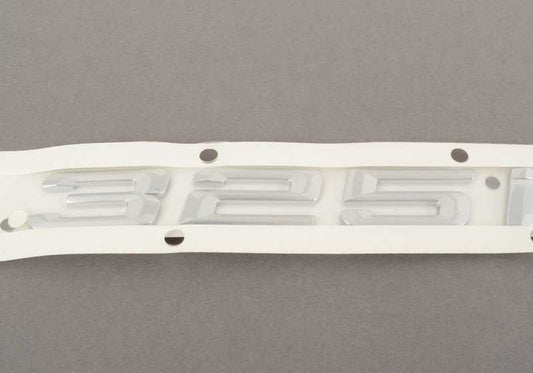 Emblema trasero adhesivo OEM 51147157556 para BMW E90, E91. Original BMW.