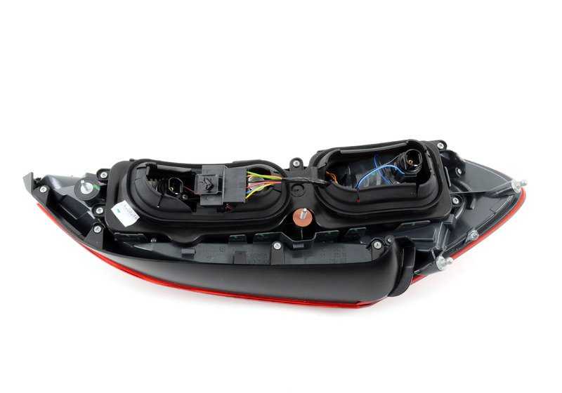 Piloto trasero derecho OEM 63217191778 para BMW E89 Z4. Luz trasera original BMW, ideal si se ha roto o no funciona bien la del lado derecho. Repuesto 100 % original BMW.