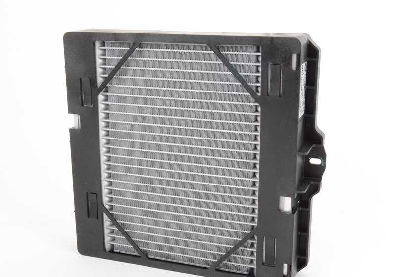 Radiador de líquido de arrefecimento deslocado para a esquerda para BMW F87N, F80, F87, F82, F83 (OEM 17112284603). BMW original