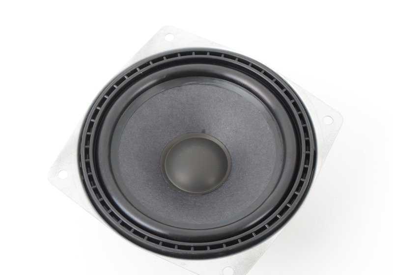 Speaker OEM 65131386541 for BMW E30, E31, E32, E34, E36. Original BMW piece perfect to improve the sound of the car or replace a damaged speaker.