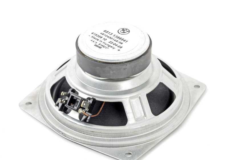 Speaker OEM 65131386541 for BMW E30, E31, E32, E34, E36. Original BMW piece perfect to improve the sound of the car or replace a damaged speaker.