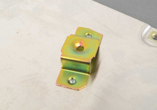 Protector térmico trasero izquierdo OEM 32211137536 para BMW E32 y E31. Pieza original BMW.