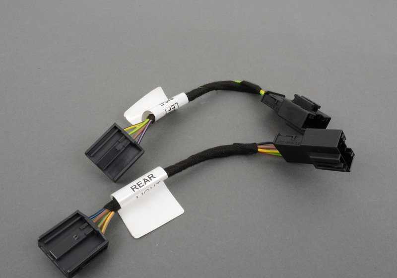 Kit de cableado para faros traseros LCI OEM 61122150786 para BMW E90, E91. Original BMW.