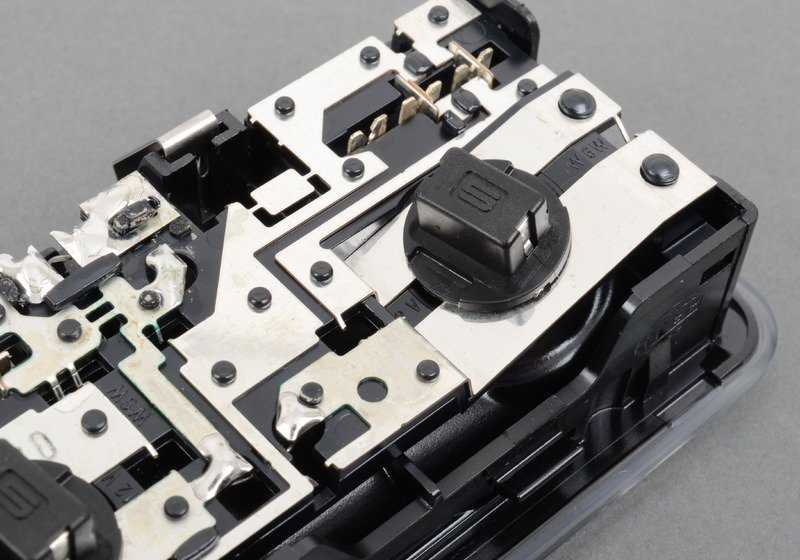 Luz de lectura interior delantera OEM 63316962010 para BMW E63, E64. Original BMW.