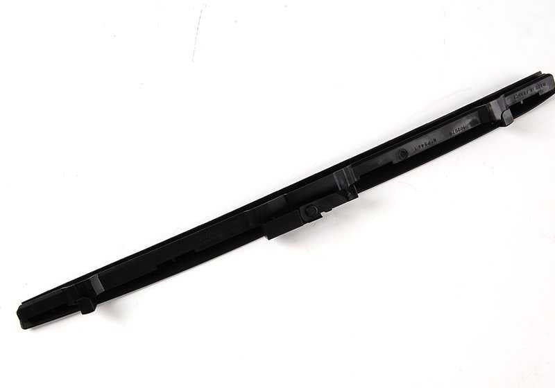 Spoiler de limpiaparabrisas izquierdo OEM 61618162985 para BMW E39 (520d, 520i) con motor M47 o M52. Compatible con modelos del 01/1996 al 09/2003. Recambio original BMW.