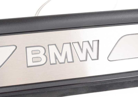 Embellecedor de entrada iluminado delantero OEM 51477277245 para BMW F06. Original BMW.