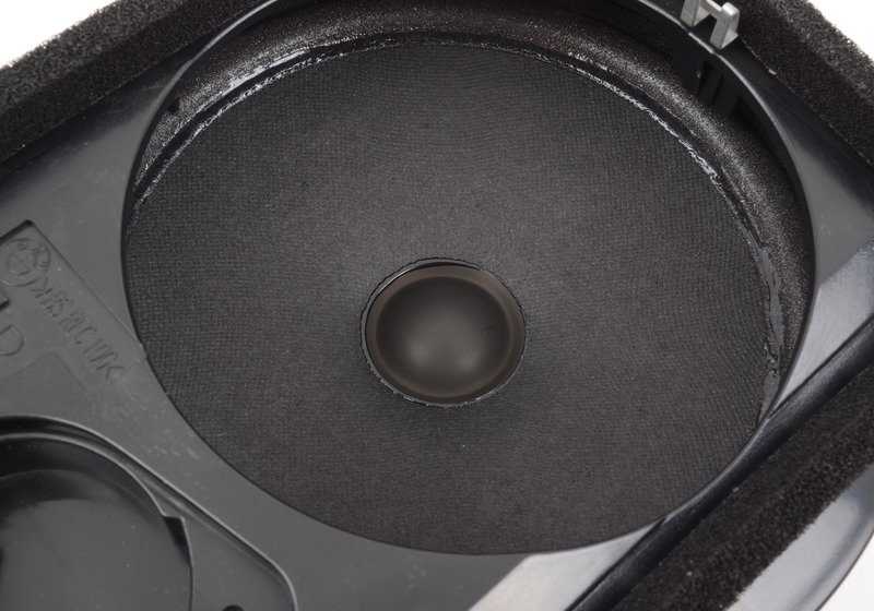Altavoz trasero derecho OEM 65138370868 para BMW E36. Pieza original BMW. Ideal para sistema estéreo trasero. Repuesto original, perfecta compatibilidad y calidad garantizada.