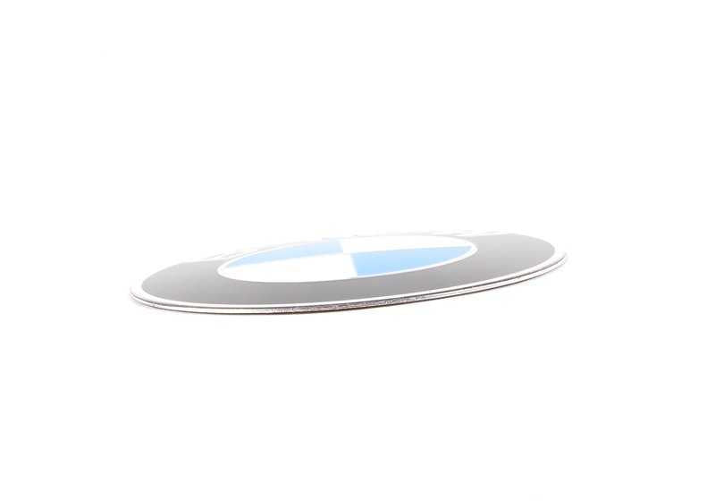 Emblema BMW adhesivo 64,5mm OEM 36136767550 para BMW E81, E82, E87, E88, F20, F21, F23, E36, E46, E90, E91, E92, E93, F30, F31, F32, F33, F36, E39, E60, E61, F07, F10, F11, E63, E64, F06, F12, F13, E38, E65, E66, F01, F02, F04, E84, E53, E70, E71, E7