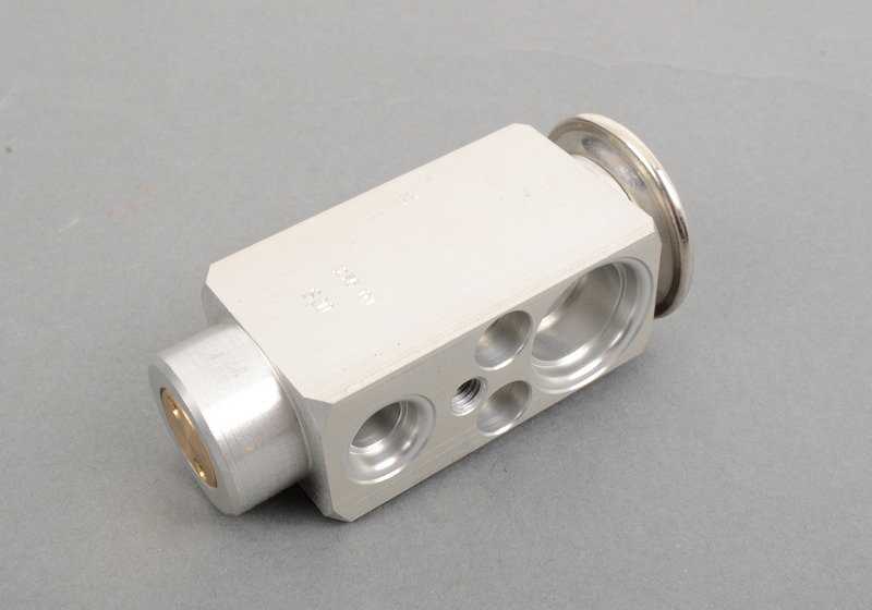 Válvula de expansión OEM 64118384379 para BMW E36 {316g, 316i, 316iA, todos los motores y versiones compatibles}. Recambio original BMW.