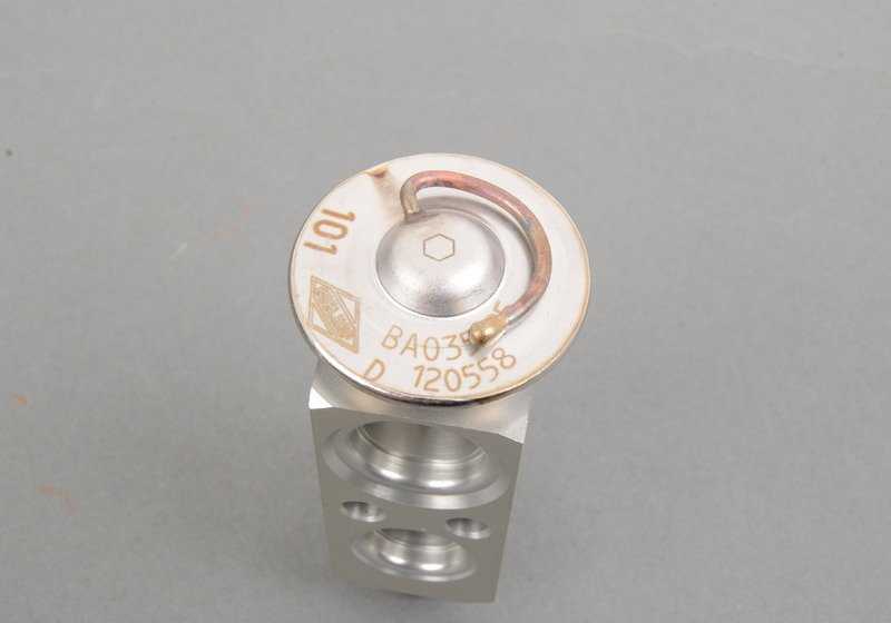 Válvula de expansión OEM 64118384379 para BMW E36 {316g, 316i, 316iA, todos los motores y versiones compatibles}. Recambio original BMW.