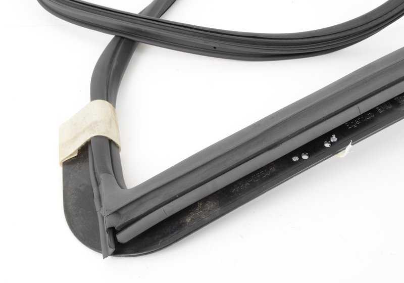 Junta de puerta derecha OEM 51767054028 para BMW E81, E82. Original BMW.