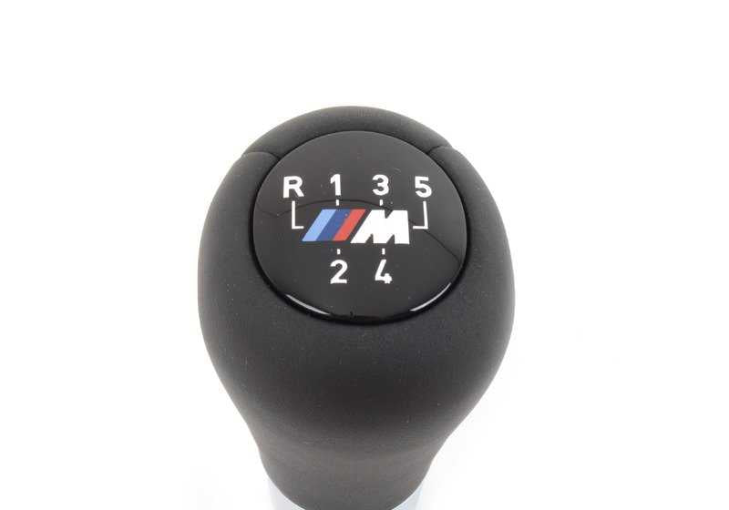 Pomo de cambio de marchas en cuero con placa M/5 velocidades OEM 25117896031 para BMW Serie 3 E46. Original BMW.