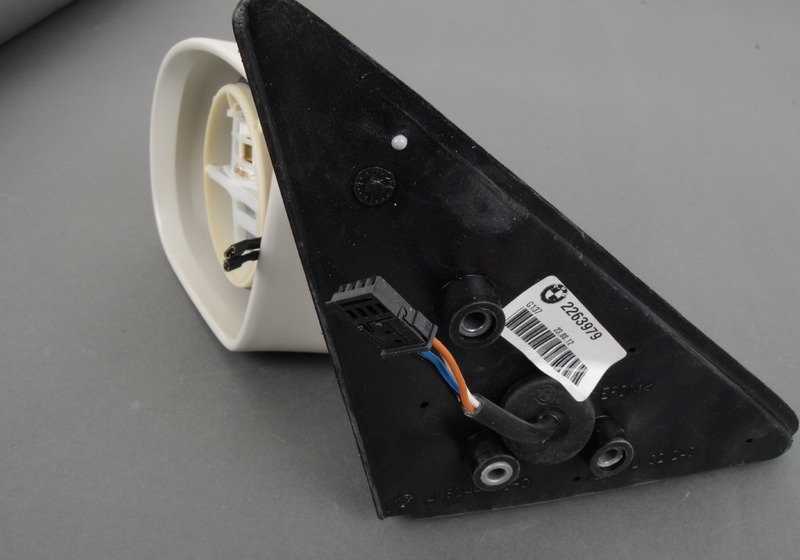 Espejo retrovisor eléctrico calefactable izquierdo imprimado OEM 51162263979 para BMW E36. Original BMW.