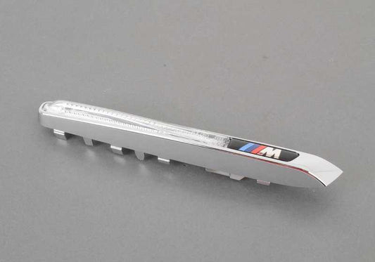 Right lateral intermittent with M OEM 51657218422 for BMW X5 E70. Original BMW piece.