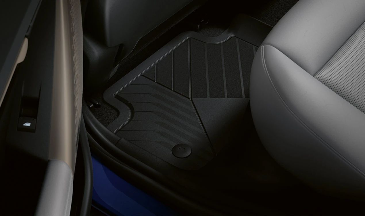 Alfombrillas traseras 3D impermeables OEM 51475A87FF4 para BMW G60 (520d, 520i, 523d, 530e, 530i). Protección interior antideslizante y a medida. Original BMW.