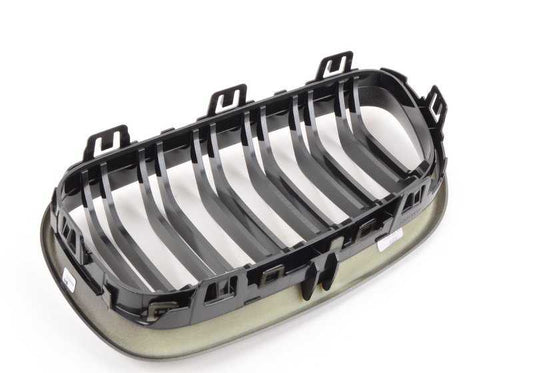 Parrilla delantera derecha M Performance en negro brillante OEM 51712355448 para BMW F87, F87N. Sustituye la parrilla cromada original con doble lama y logo M. Solo para modelos sin Night Vision. Original BMW.