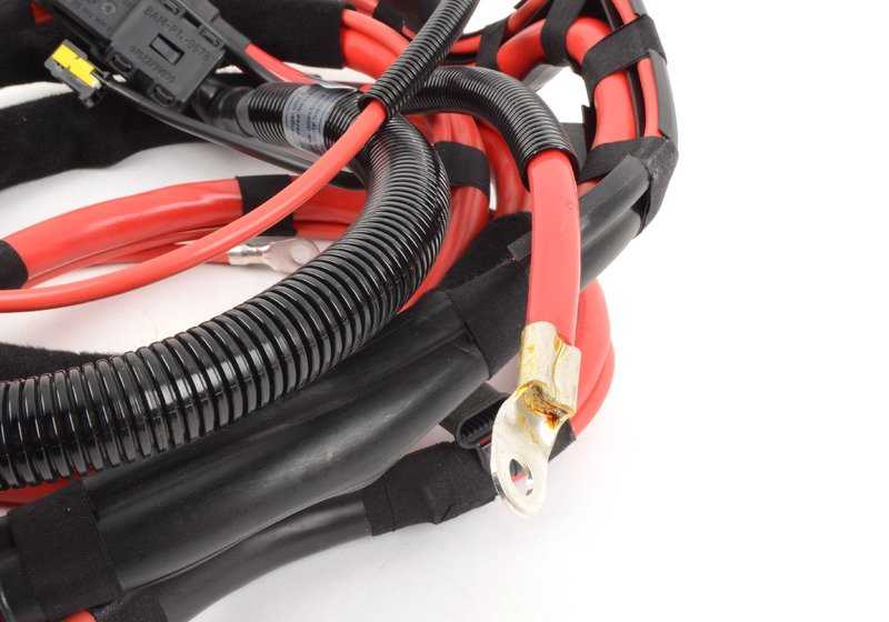 Cable de batería (+) OEM 61123414879 para BMW E83. Original BMW.