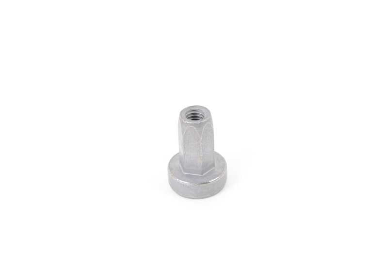Tuerca remachada ciega con reborde OEM 07147121926 para BMW E60, E61, E63, E64. Compatible con modelos 520d con motor M47S. Pieza original BMW.