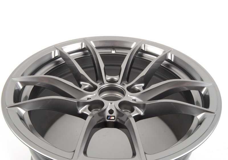 Llanta trasera 18" M V-Spoke 513 OEM 36112284751 para BMW F80, F82, F83. Compatible con versiones M3 y M4. Acabado plata metálico. Original BMW.