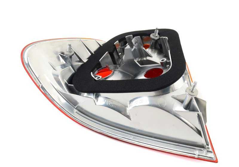 Luz trasera derecha OEM 63218375802 para BMW Serie 3 E46 (318Ci, 320i, 325i) y más. Original BMW.